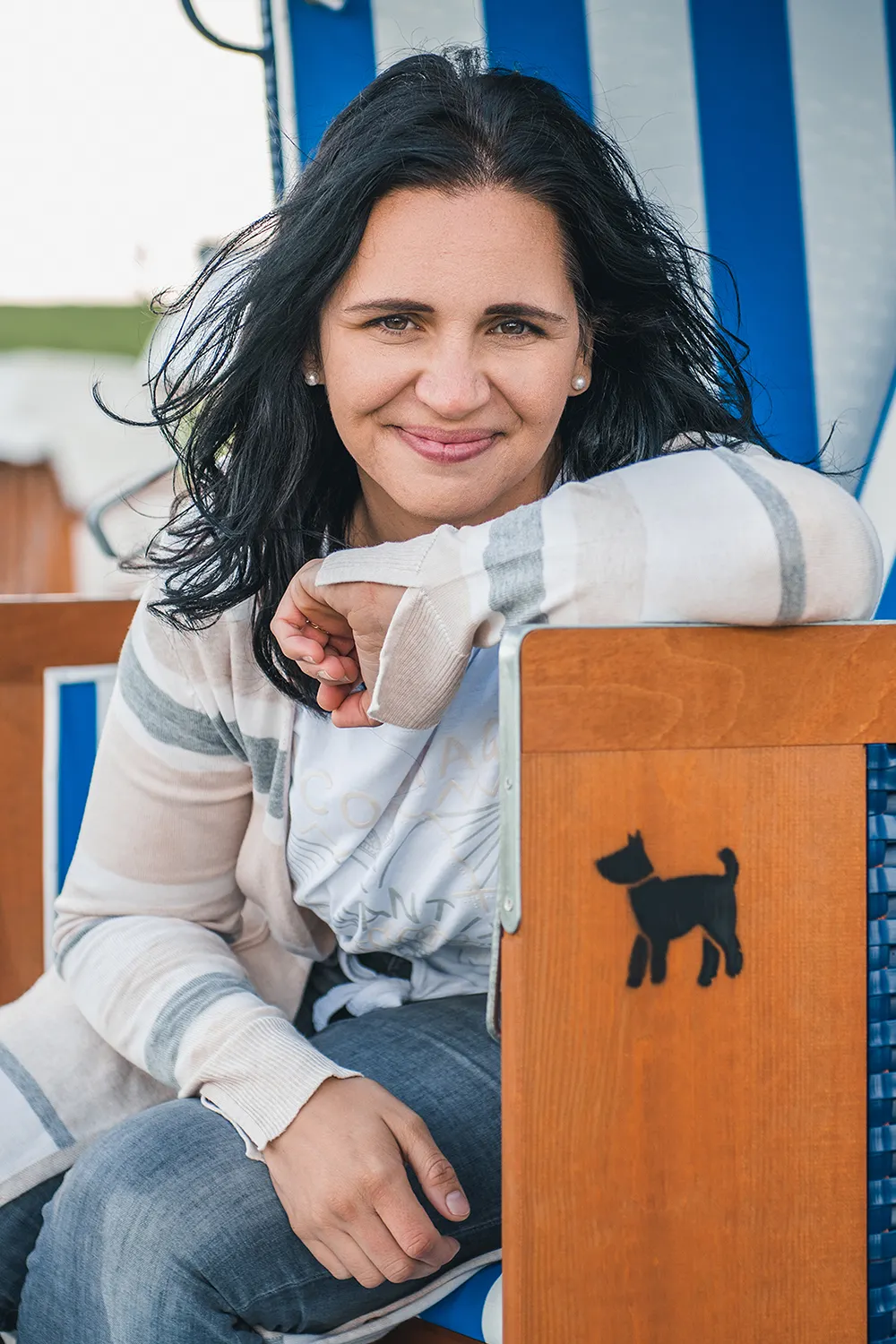 Sarina Dierkes – Female-Coach und Heilpraktikerin für Psychotherapie in Oldenburg im Strandkorb